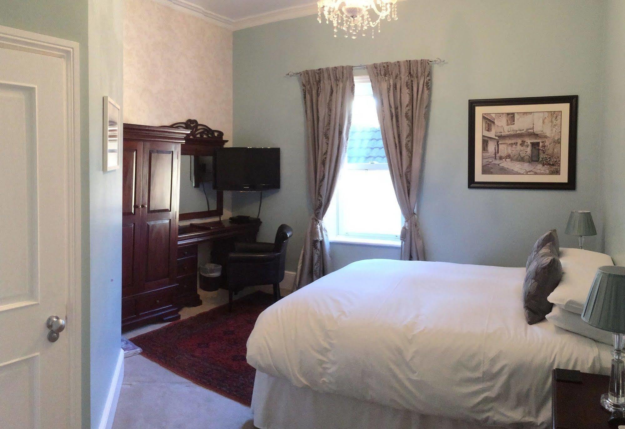 Hawkins Of Guest house Bath